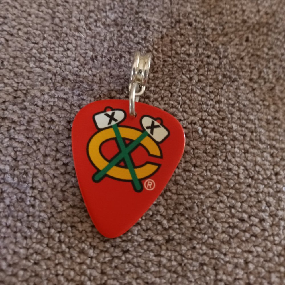 CHICAGO BLACK HAWKS GUITAR PICK NECKLACE